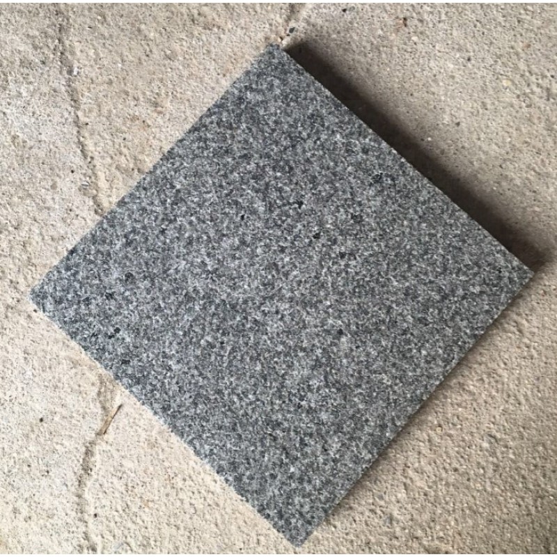 China Dark Grey Flamed Granite Tile