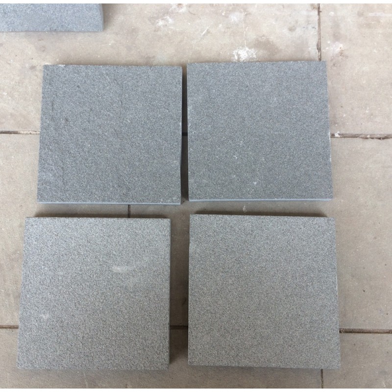 China Dark Grey Flamed Granite Tile